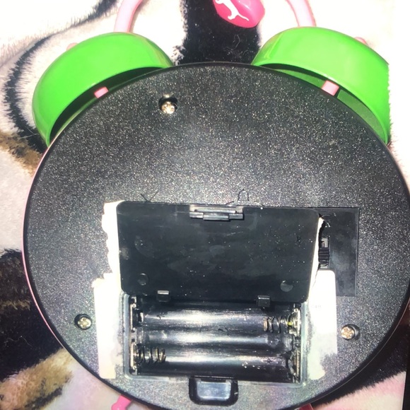 Pink alarm clock - Picture 4 of 6